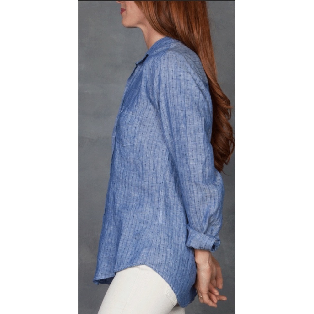 FRANK & EILEEN BARRY BLUE LINEN TOP WITH MINI FLOWERS - Picture 2 of 11